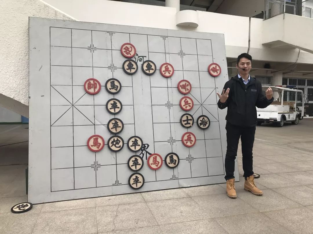 2019体育新春大游园---郑一泓现场讲解"金猪拱门"残局,11岁棋院学员1